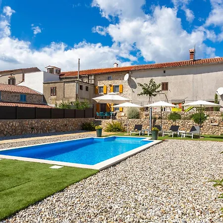 2 Bedroom Pet Friendly In * Brzac
