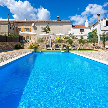 2 Bedroom Pet Friendly In Semesterbostad Brzac