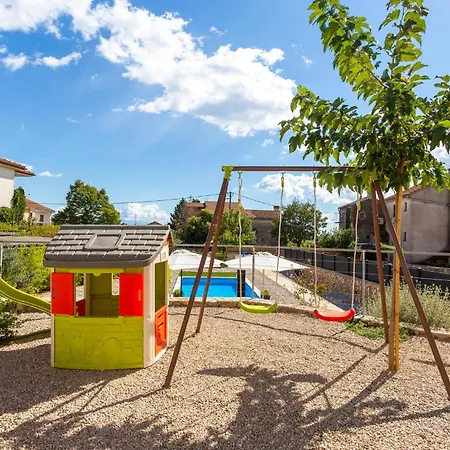 Semesterbostad 2 Bedroom Pet Friendly In Brzac