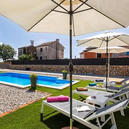 2 Bedroom Pet Friendly In Brzac
