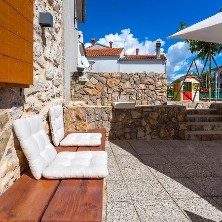 2 Bedroom Pet Friendly In *