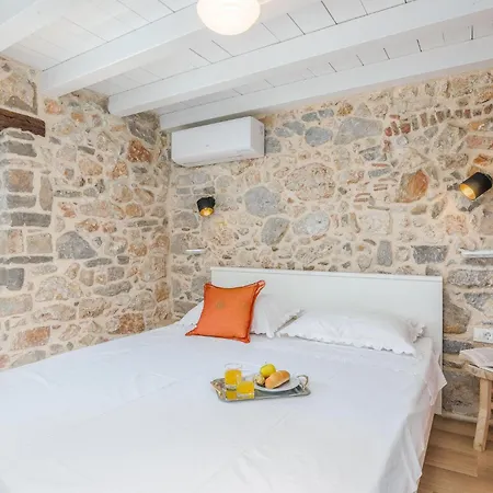2 Bedroom Pet Friendly In *
