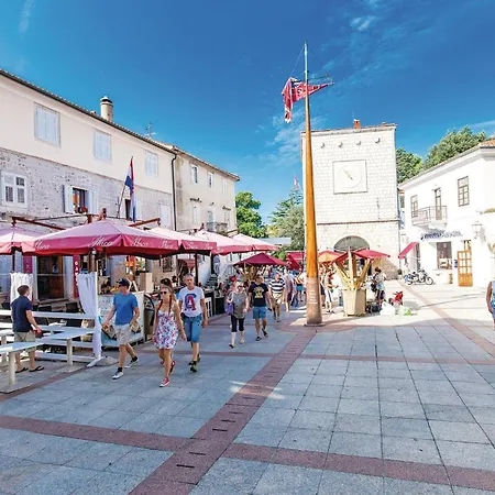 Semesterbostad 2 Bedroom Pet Friendly In Brzac