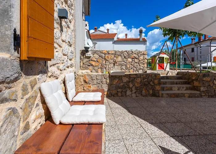 2 Bedroom Pet Friendly In *