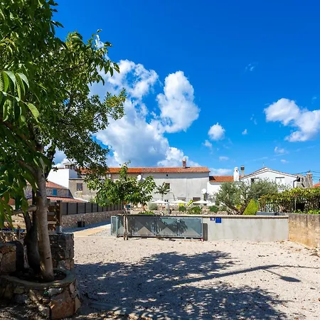 2 Bedroom Pet Friendly In Brzac