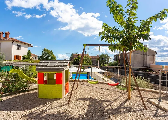 Semesterbostad 2 Bedroom Pet Friendly In Brzac